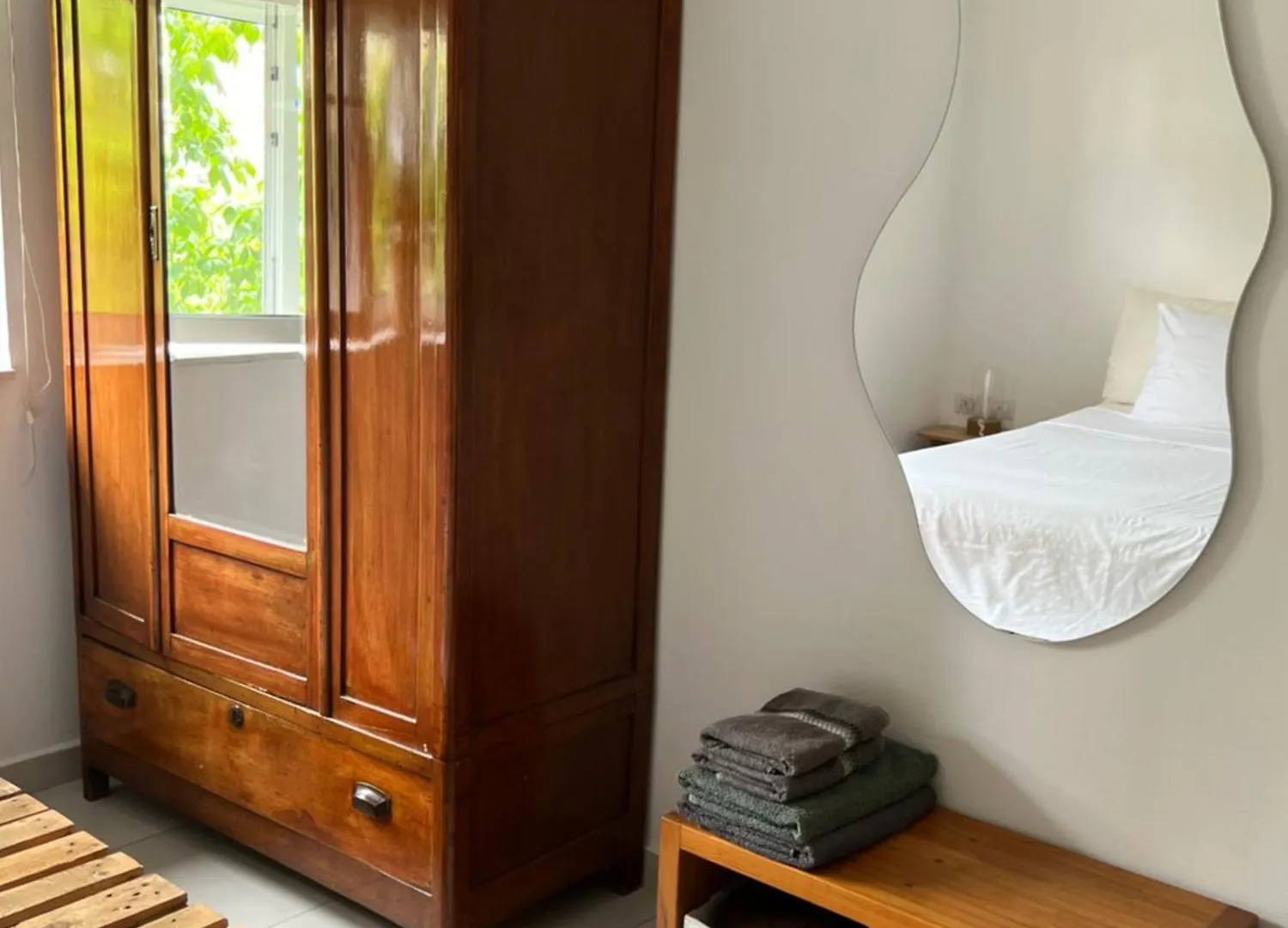 Midcentury Modern 1 Bedroom Apartment In Tirana